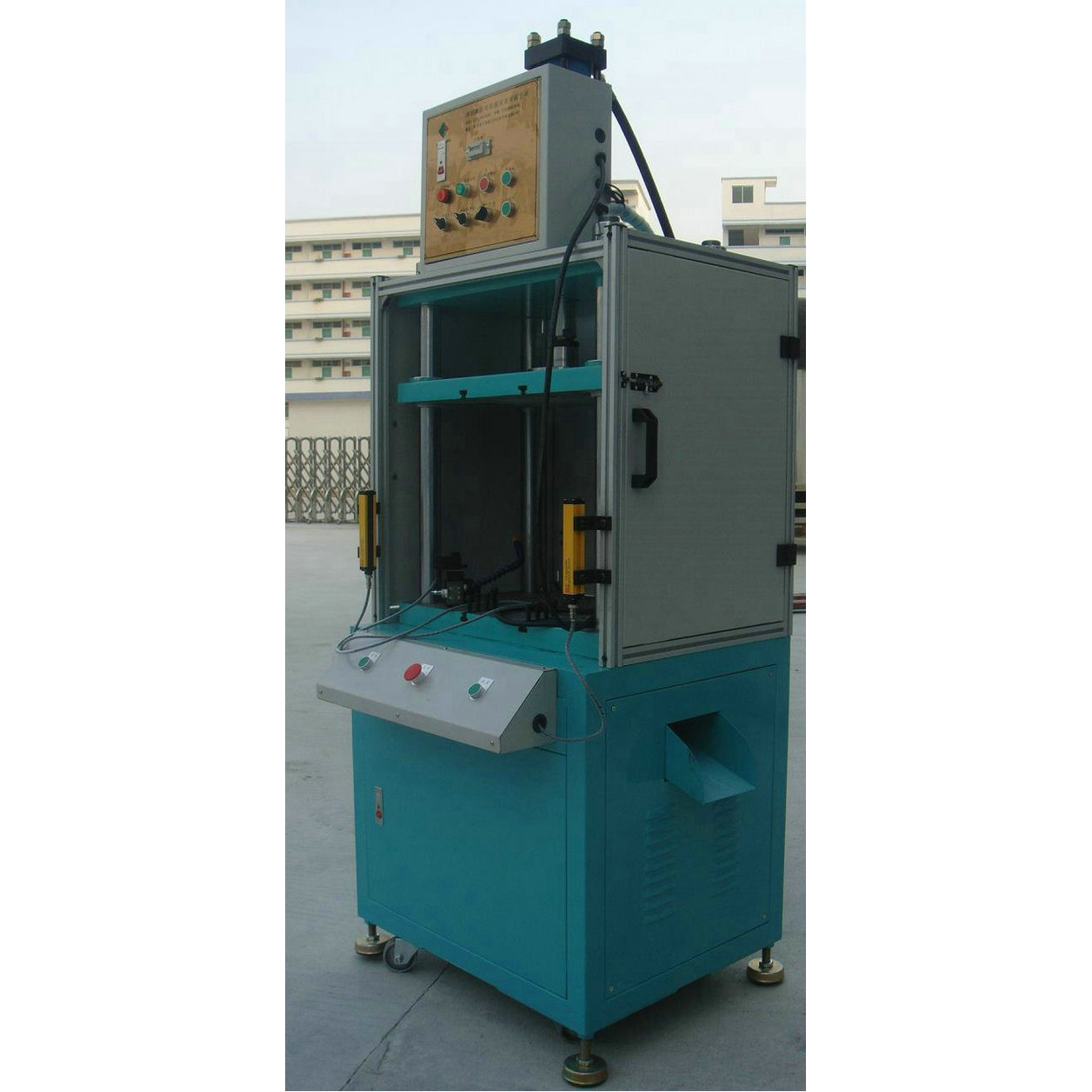 Special four-column hydraulic press